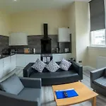 Large Flat In Edinburgh F2 With Mountain View
