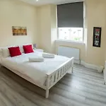 Large Flat In Edinburgh F2 With Mountain View