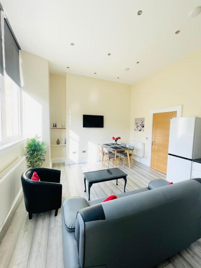 Large Flat In F2 With Mountain View