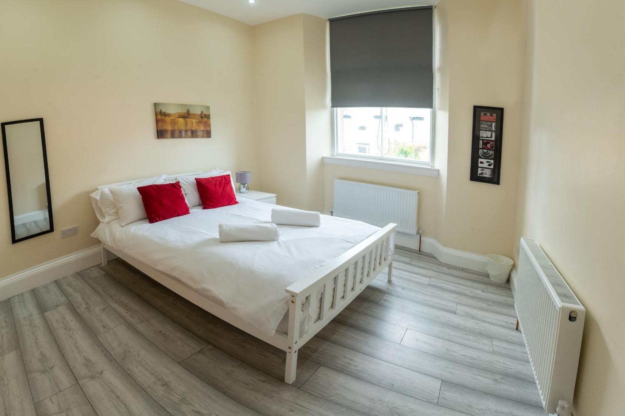 Large Flat In F2 With Mountain View